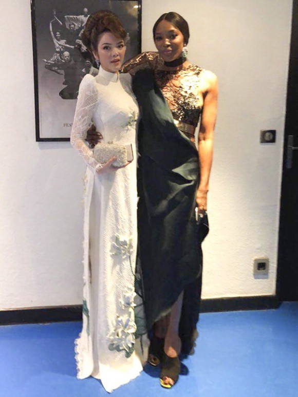 LHP Cannes 2018: Lý Nhã Kỳ mang áo dài Việt Nam lên thảm đỏ Cannes ngày thứ 7 LHP Cannes 2018: Lý Nhã Kỳ mang áo dài Việt Nam lên thảm đỏ Cannes ngày thứ 7